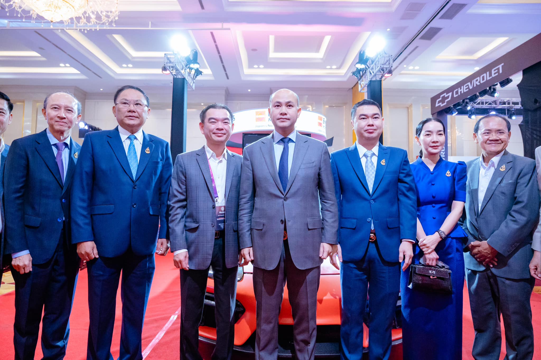 Neak Ouknha Kuon Thida ft DPM Hun Mani group photo.jpg